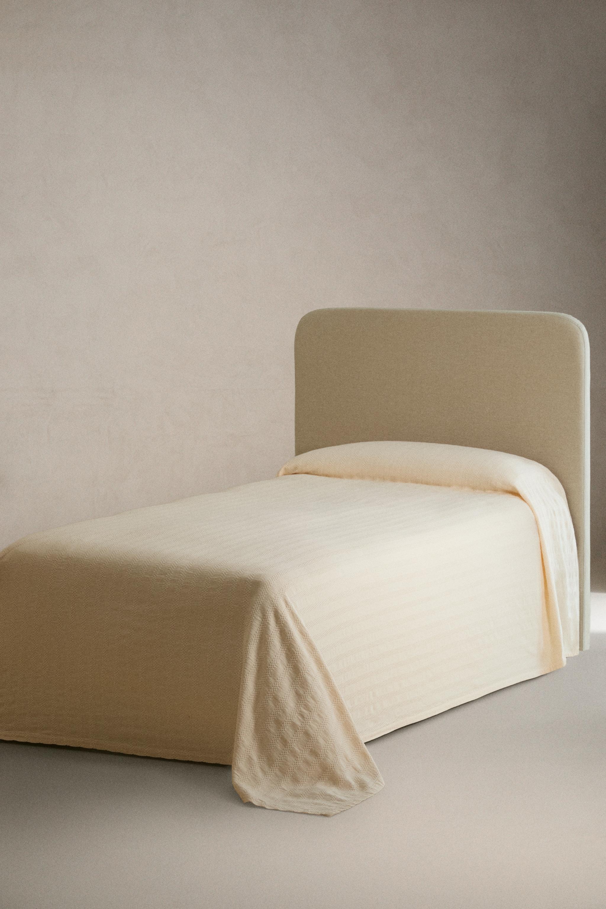 KIDS STRIPED TEXTURED BEDSPREAD